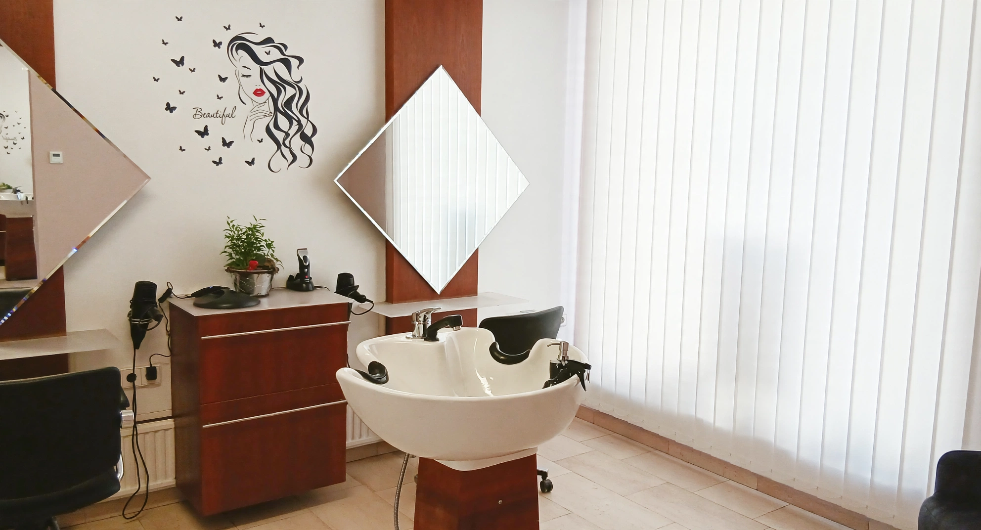Kontakt Haarwaschplatz im Friseursalon Sejla's Hairdesign in Schriesheim
